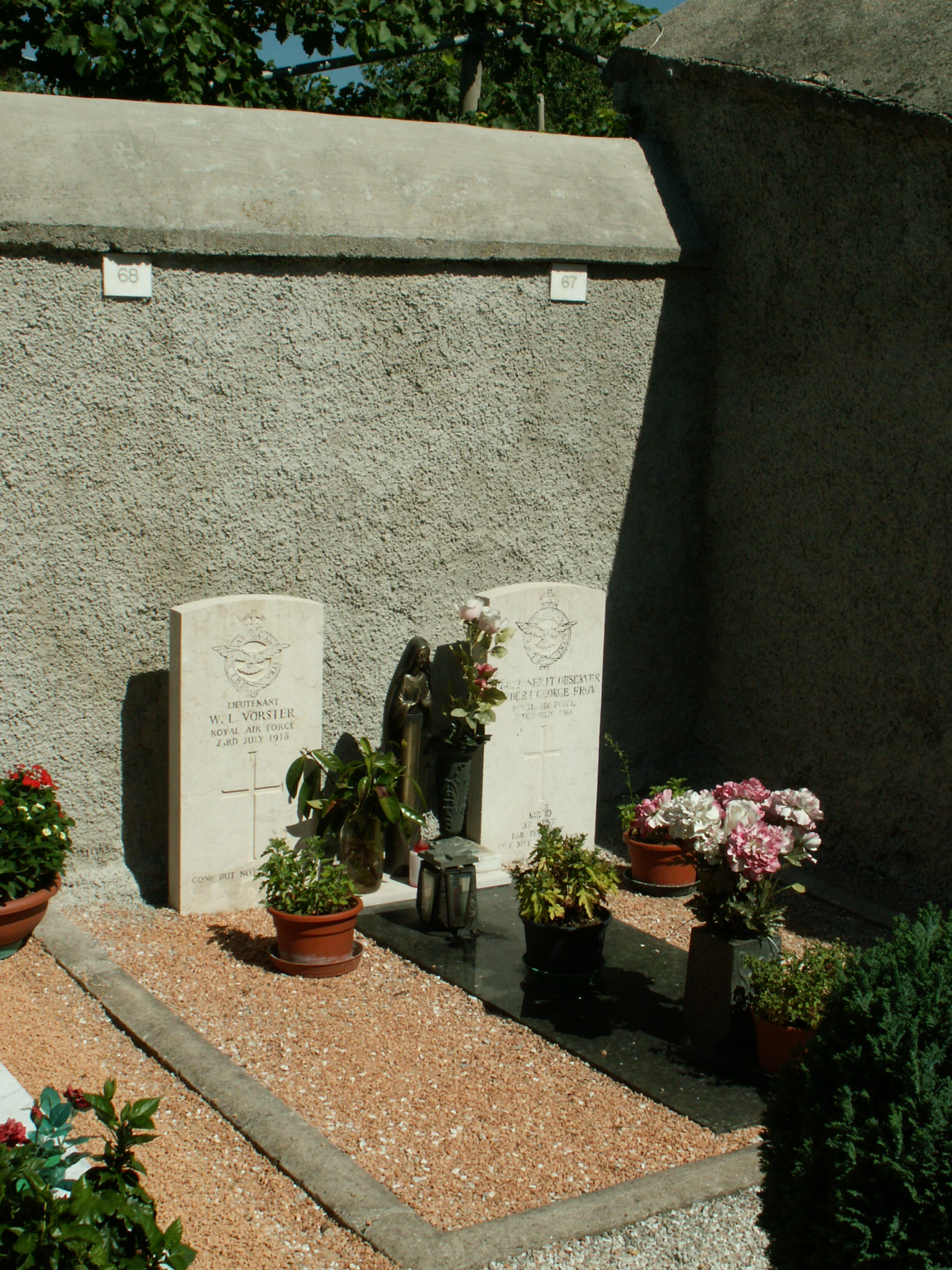 Photo from /search/photos/Italy/MATTARELLO COMMUNAL CEMETERY/Mattarello Communal Cemetery SA/MATTARELLO COMMUNAL CEMETERY_vorster_wl_03.JPG